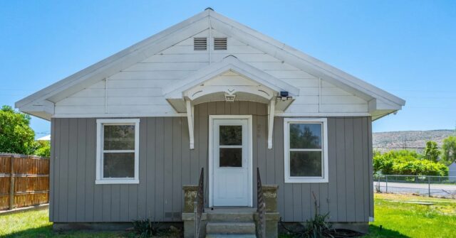 📍 370 E Jefferson St., Huntington, OR 97907 

✨ Price Improvement – Now Offered at $174,999! ✨
Dreaming of a home that can work for you? This charming Huntington, OR property is currently operating as an Airbnb and comes fully furnished, making it the perfect investment opportunity or starter home!
🏡 2 Bedrooms
🛁 Updated Bathroom + Jetted Tub
🌿 Fully Fenced Yard
🚐 RV Pad with Hookups
☀️ Covered Patio
📦 Extra Storage Sheds
✨ Turnkey and Move-In Ready
Small-town charm, income potential, and now an even better price. Don't miss your chance to make this adorable property yours! 📲 Call or text 208-739-6876 today!

 #kellierobinsonrealtor #kellierobinson 
#licensedinoregonandidaho #treasurevalleyhomes #theflipitchick #idaho #oregon #localrealtor #oregonliving #idahofarmandranch #oregonfarmandranch #gettin2idaho #truenorthrealestategroup #topidahorealtor #toporegonrealtor 
#equalhousingopportunity #equestrianpropertyspecialist #investment #equinelandandranch #horseproperty #acreage